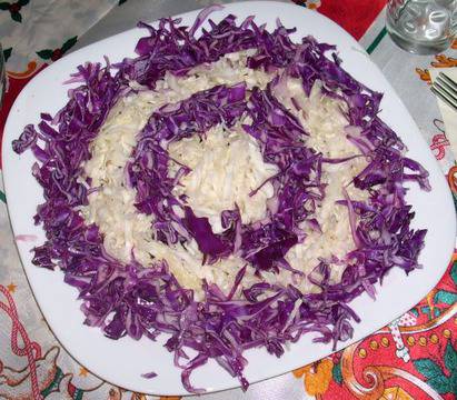 Празнична салата със зеле