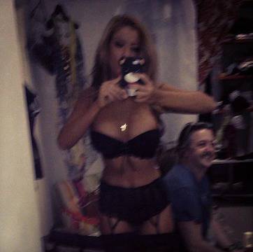 Андреа опроверга слуховете, че е бременна (снимка)