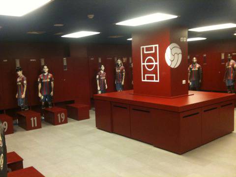 СЕНЗАЦИЯ: вижте кой нахлу в съблекалнята на Барселона вчера! (СНИМКА)