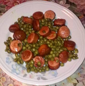 Грах с кренвирши