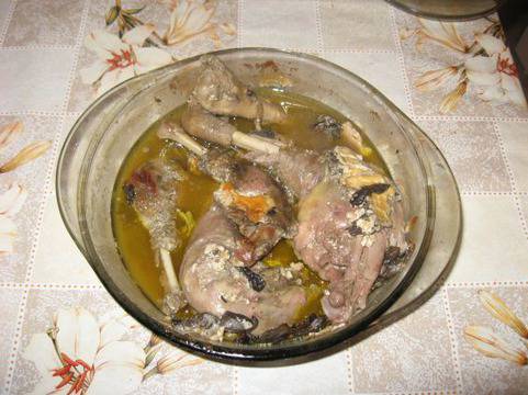 Пилешки бутчета с топено сирене и гъби