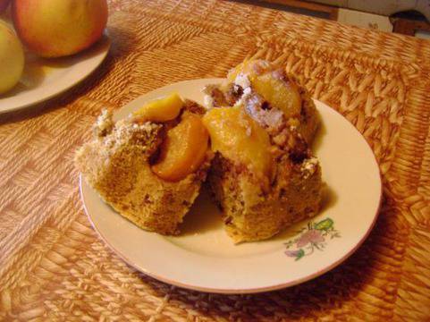 Кекс с плодове от компот