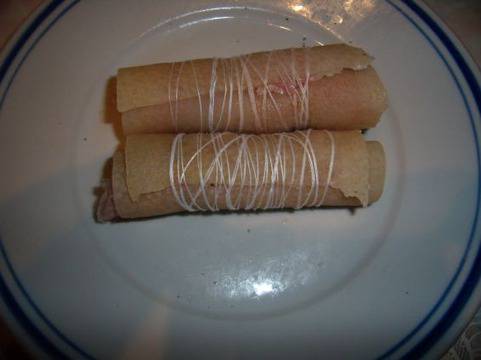 Рулца от свинско месо и кожа