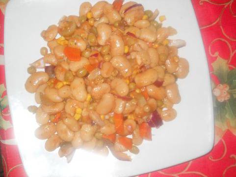 Салата от боб, грах и сладка царевица