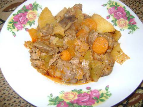 Пилешки дробчета с кисели домати и моркови