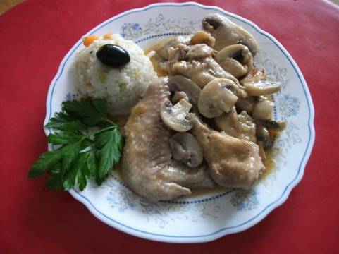Пилешки крилца с гъби