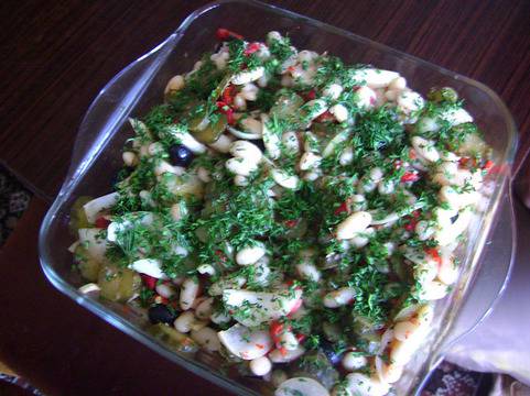 Цветна бобена салата