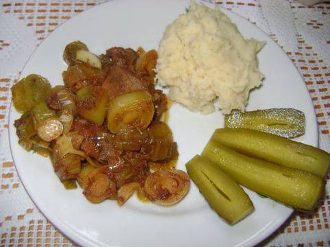 Пържено свинско месо с праз