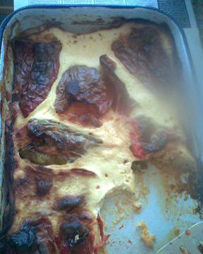 Пълнени пиперки с яйца и сирене