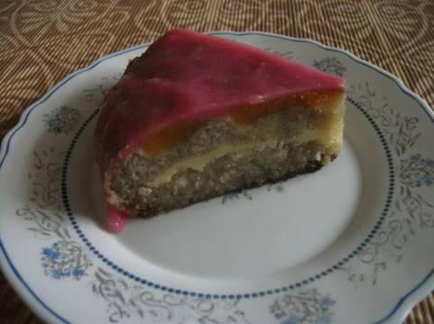 Сладкиш с праскови от компот