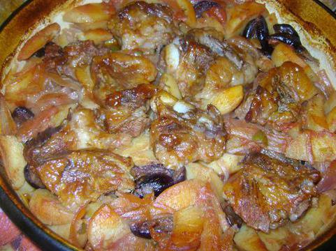 Ребърца с картофи и сини сливи