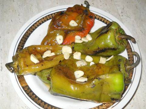 Печени чушки с чесън