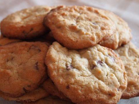 Домашни бисквити с парченца шоколад