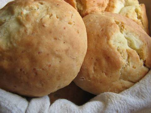 Бързи хлебчета със сирене