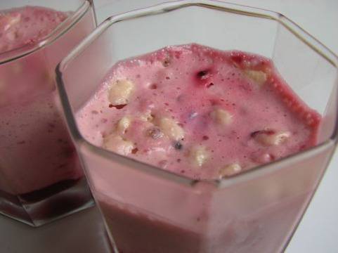 Хрупкаво парфе с кисело мляко и горски плодове