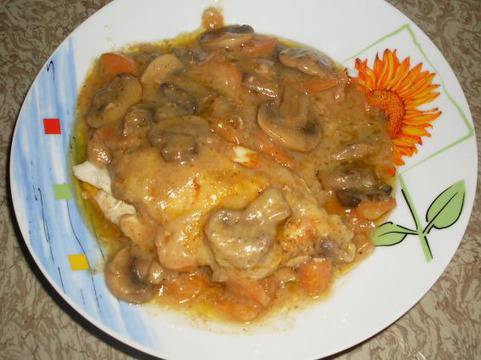 Пилешки филенца с гъби и моркови