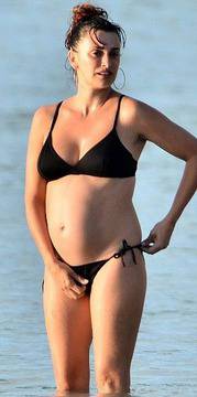 Пенелопе Крус се показа бременна и в бански (СНИМКИ)