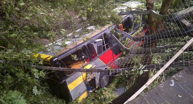 Трагедия! Тежка автобусна катастрофа взе много жертви!