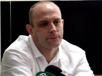 Тити Папазов: Можеш да си стойностен човек, но във властта си зависим