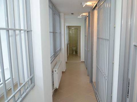 Служителите на затворите се събират