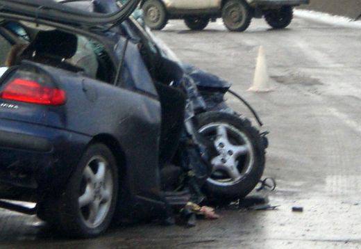 Младежи се потрошиха на пътя!