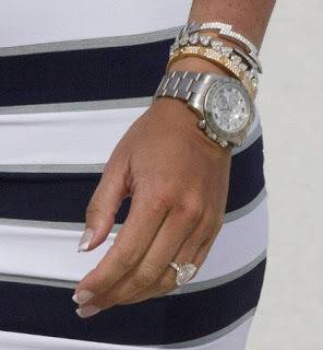 ГОРЕЩО: Тамара язди кон и се целува страстно на плажа (снимки)