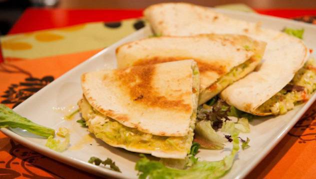 Касадияс с тиквички, маслини и сирене видяна 1056 коментари 0