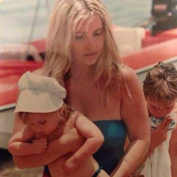 Познахте ли коя е звездата на снимката?