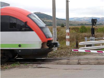 Влак сгази мъж на прелез в Бойчиновци