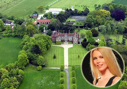 Уау! Вижте замъка на Клаудия Шифър