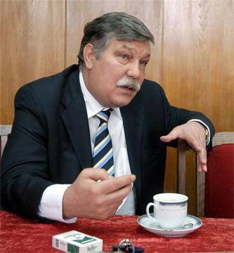 Ген.-майор Стоян Тонев: Проф. Петров да започне с упойката, здравеопазването се нуждае от операция