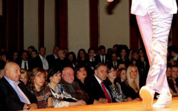 СНИМКИ: Венци Стефанов до Баждеков и Асдис Ран на модно ревю