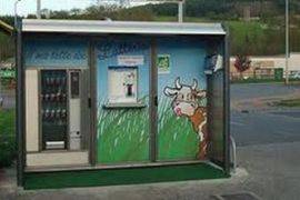 Жителите на Търговище вече могат да си купят прясно мляко от уличен автомат