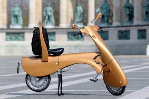 Сгъваем скутер ще ви откарва на работа