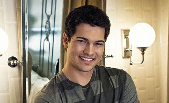 Ето как живее Емир от „Огледален свят“ (Снимки)