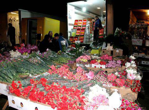 Цветари продават дрога на столичен пазар