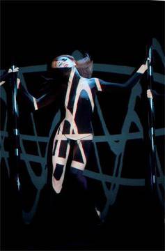 Идват „Крейзи хорс“ – облечени само в светлина