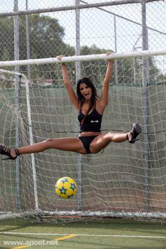 Модел на „Плейбой“ предава съпруг-футболист