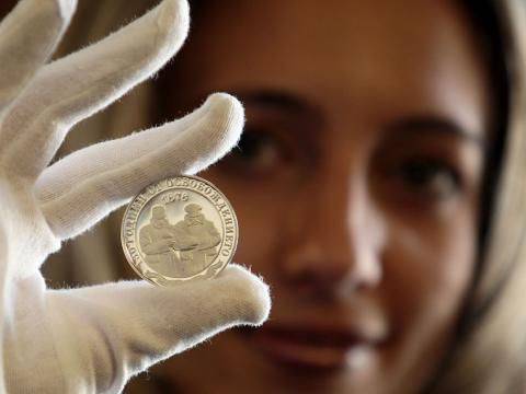 БНБ емитира позлатена сребърна монета с номинал 10 лева „Цар Самуил“