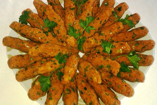 Пикантни кюфтета от червена леща