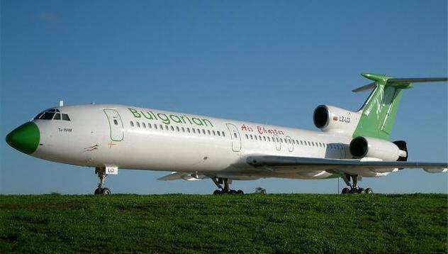 Чужди авиокомпании изтласкват българските от чартърите