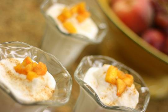 Праскови с крем от маскарпоне