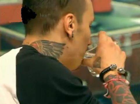 Диджей Мартен хипнотизира Ани Цолова с татуировки