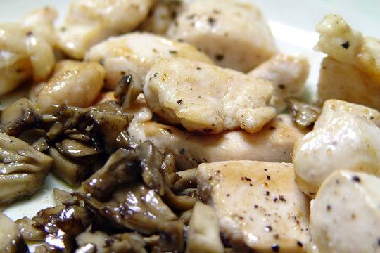 Пържено пилешко филе с гъби