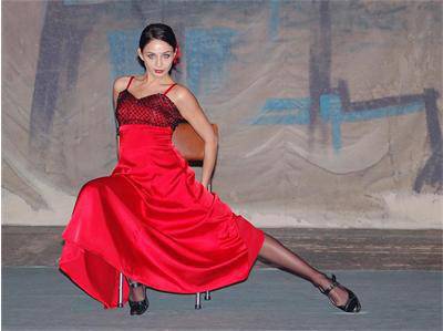 Елен Колева и Ники Сотиров водещи на „Златната игла“