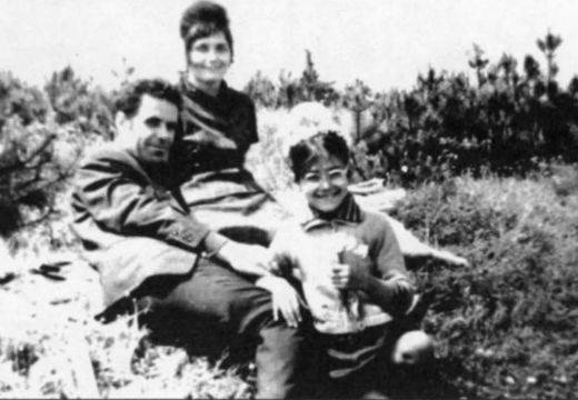 72-годишният Атанас Дубаров, чичо на поетесата: 33 години след смъртта си Петя болезнено липсва на своите близки