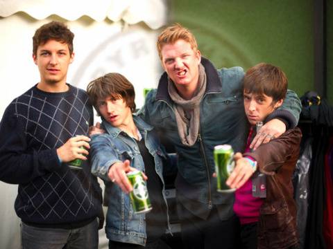 И Алекс Търнър от Arctic Monkeys в новия опус на Queens Of The Stone Age