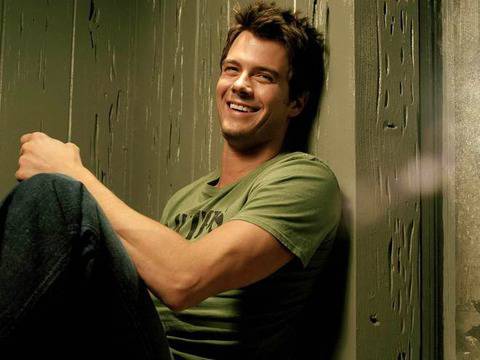 И Джош Дъмел „забременя“ заедно с Фърги