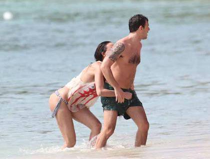 Бивша на Бориело секси на плажа в Барбадос (снимки)