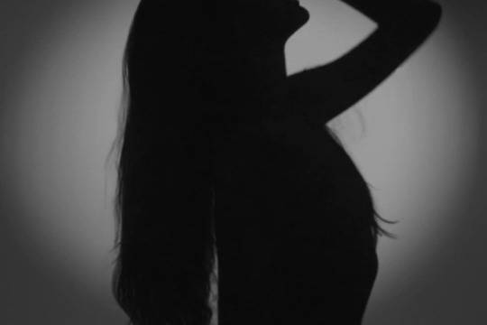 Черно-бяла голота в новия клип на „Депеш мод“